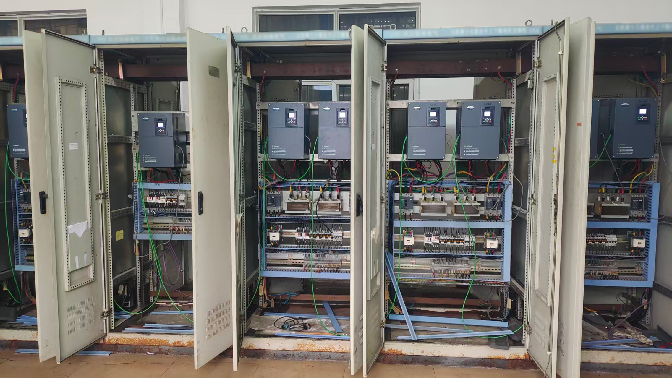 吉祥体育V9-H系列变频器：助力钢厂1250冷弯机组生产线“焕新升级”！